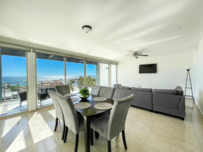 Stylish Luxe Condo with Ocean View and Pools